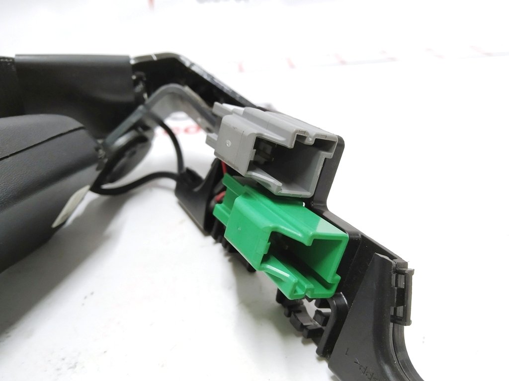 4 Seat belt buckle 2nd row center/right Tesla model 3 1085942-01-E